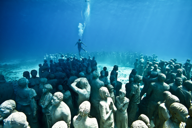 Illustration for article titled The Astonishing Treasures of Underwater Art Galleries